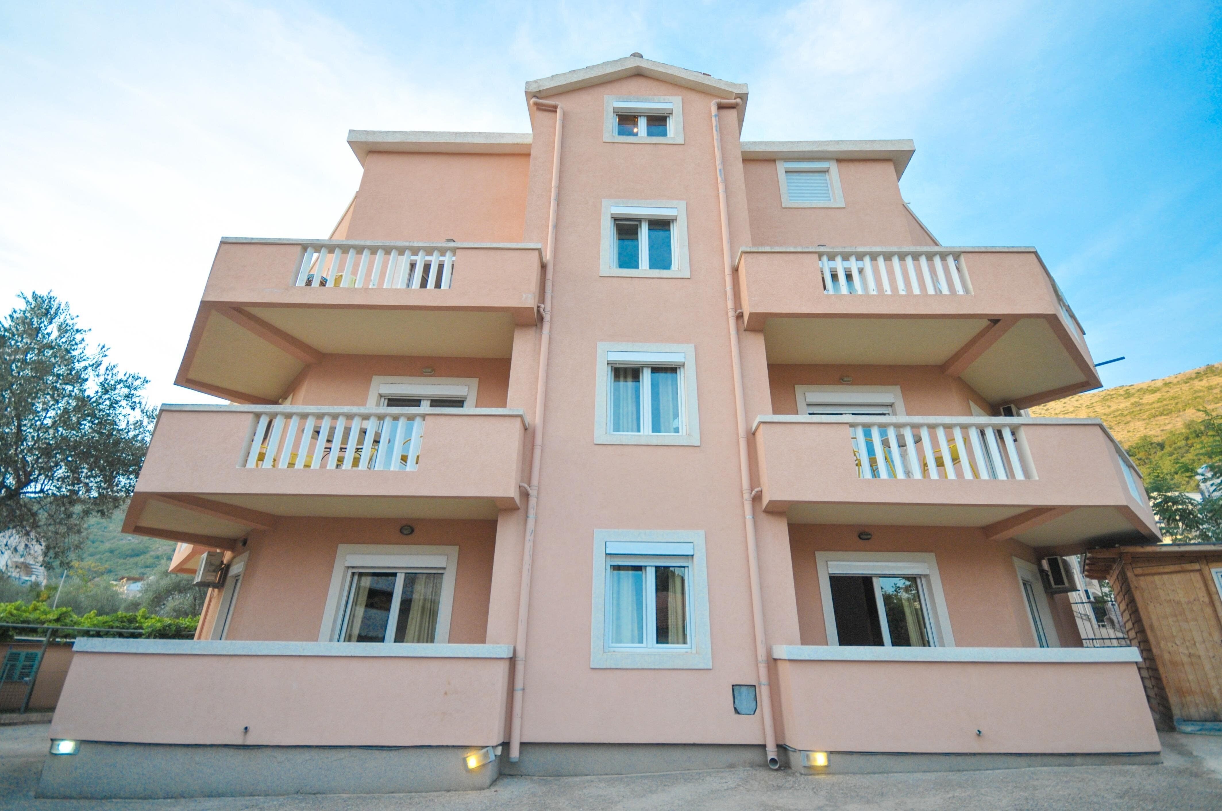 Готель Medin Orange Apartments 3*
